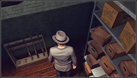 Użyj gałki analogowej celem dokonania przybliżenia obrazu na podniesionym przed chwilą kartonie #1 - Case 16 - Manifest Destiny (1) | Główne śledztwa w LA Noire - L.A. Noire - poradnik do gry