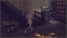 Dopiero teraz wbiegnij do głównego pomieszczenia i ustaw się przy przeszkodzie zlokalizowanej na wprost od Ciebie - Pawnshop Holdup; Boxing Clever | Przestępstwa w LA Noire - L.A. Noire - poradnik do gry