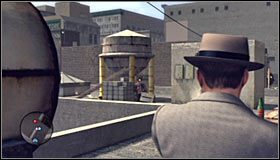 Po znalezieniu się na górze przycupnij za murkiem #1 - Cop Killer Shot | Przestępstwa w LA Noire - L.A. Noire - poradnik do gry