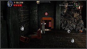 Udajemy się do ostatniej celi po prawej i gdy krata przewróci się podnosimy kość - Port Royale - opis przejścia | Klątwa Czarnej Perły | LEGO Piraci z Karaibów - LEGO Piraci z Karaibów - poradnik do gry