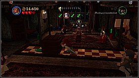 Zeskakujemy na rynek i zanosimy pozytywkę na wskazane miejsce (zielony blok) - Tortuga - opis przejścia | Klątwa Czarnej Perły | LEGO Piraci z Karaibów - LEGO Piraci z Karaibów - poradnik do gry