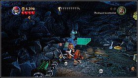 W korytarzu korzystamy z kompasu Jacka do odszukania górnego przedmiotu - Isla de Muerta - opis przejścia | Klątwa Czarnej Perły | LEGO Piraci z Karaibów - LEGO Piraci z Karaibów - poradnik do gry