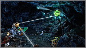 Drugie zwierciadło znajdziemy w skrzyni po lewej (trzeba ją uderzyć) - Isla de Muerta - opis przejścia | Klątwa Czarnej Perły | LEGO Piraci z Karaibów - LEGO Piraci z Karaibów - poradnik do gry