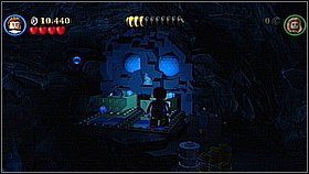 Rzucamy siekierką do celu, który pojawi się nad nami - Isla de Muerta - opis przejścia | Klątwa Czarnej Perły | LEGO Piraci z Karaibów - LEGO Piraci z Karaibów - poradnik do gry