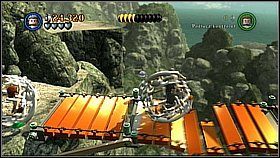 Zjeżdżamy na dół krętą drogą, uważając na pułapki w ścianie i ziemi - Pelegosto - opis przejścia | Skrzynia umarlaka | LEGO Piraci z Karaibów - LEGO Piraci z Karaibów - poradnik do gry