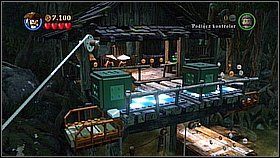 Po lewej stronie rzeki używamy haka Jacka Sparrowa, aby wjechać liną górę - Dotyk przeznaczenia - opis przejścia | Skrzynia umarlaka - LEGO Piraci z Karaibów - poradnik do gry