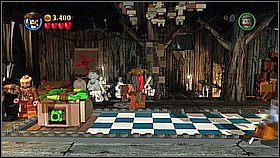 Teraz wspinamy się po ścianie w tle pod sufit i zrzucamy wszystkie białe oraz niebieskie klocki - Dotyk przeznaczenia - opis przejścia | Skrzynia umarlaka - LEGO Piraci z Karaibów - poradnik do gry