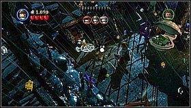 Podnosimy latarnię i świecimy nią na fioletowe macki obok nas - Tajemnica Holendra - opis przejścia | Skrzynia umarlaka | LEGO Piraci z Karaibów - LEGO Piraci z Karaibów - poradnik do gry