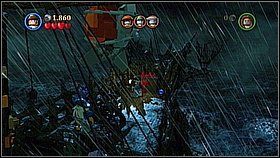 Butelka 1 - Na początku poziomu odstraszamy macki spod schodów i używamy mechanizmu na miecz - Tajemnica Holendra - butelki | Skrzynia umarlaka | LEGO Piraci z Karaibów - LEGO Piraci z Karaibów - poradnik do gry