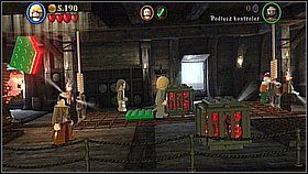 Zbiegamy po schodkach w stronę ekranu i rozwalamy półkę po lewej - Kraken - opis przejścia | Skrzynia umarlaka | LEGO Piraci z Karaibów - LEGO Piraci z Karaibów - poradnik do gry