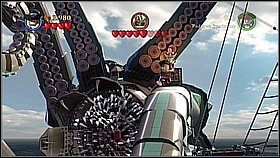 Po trzech takich atakach Kraken zmieni taktykę i będzie uderzał mackami o pokład - wystarczy stać na środku i podskakiwać w momencie uderzenia - Kraken - opis przejścia | Skrzynia umarlaka | LEGO Piraci z Karaibów - LEGO Piraci z Karaibów - poradnik do gry