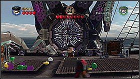 Pod koniec walki bestia będzie naprzemian uderzała mackami, wsysała i wypluwała przedmioty - Kraken - opis przejścia | Skrzynia umarlaka | LEGO Piraci z Karaibów - LEGO Piraci z Karaibów - poradnik do gry