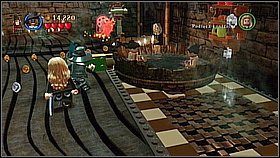 Wchodzimy od pomieszczenia i rozwalamy pieczęć na drzwiach - Singapur - opis przejścia | Na krańcu świata | LEGO Piraci z Karaibów - LEGO Piraci z Karaibów - poradnik do gry