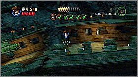 Wracamy kawałek w lewo i korzystamy ze srebrnej windy w tle - Trybunał braci - opis przejścia | Na krańcu świata | LEGO Piraci z Karaibów - LEGO Piraci z Karaibów - poradnik do gry