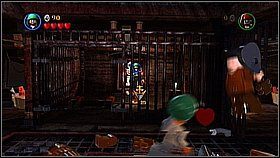 W celi wjeżdżamy na mechanizm w podłodze i obracamy nim - Zemsta Królowej Anny - opis przejścia | Na nieznanych wodach - LEGO Piraci z Karaibów - poradnik do gry