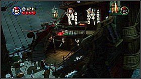 Butelka 8 - Na głównym pokładzie szukamy butelki za pomocą kompasu Jacka Sparrowa - Zemsta Królowej Anny - butelki | Na nieznanych wodach | LEGO Piraci z Karaibów - LEGO Piraci z Karaibów - poradnik do gry