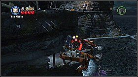 Butelka 3 - W lokacji, do której dostajemy się szukając butelki 1 i 2 (sekretny klif za jaskinią) używamy kompasu Jacka, aby odkryć butelkę - Zatoka Whitecap - butelki | Na nieznanych wodach | LEGO Piraci z Karaibów - LEGO Piraci z Karaibów - poradnik do gry