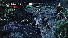 Drugi bohater musi podpalić armatę i strzelić do 4 srebrnych zawiasów w bramie - Hiszpańskie dziedzictwo - opis przejścia | Na nieznanych wodach - LEGO Piraci z Karaibów - poradnik do gry