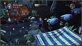 Butelka 7 i 8 - Po przygotowaniu posiłku dla żołnierzy biegniemy całkiem w lewo - Hiszpańskie dziedzictwo - butelki | Na nieznanych wodach - LEGO Piraci z Karaibów - poradnik do gry