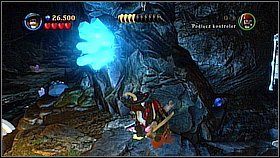 Następnie szukamy beczki po prawej i używamy jej do obrócenia mechanizmu przy latarni - Źródło wiecznej młodości - opis przejścia | Na nieznanych wodach - LEGO Piraci z Karaibów - poradnik do gry