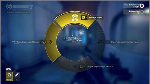 Wybrany z koła zadań cel zostanie pokazany na twoim radarze, zostanie podświetlony żółtą poświatą na ekranie, oraz na twoim HUDzie pojawi się ikonka, wskazująca kierunek do celu i odległość, jaka Cię od niego dzieli - Cele misji i koło zadań | Podstawy Brink - Brink - poradnik do gry