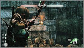 Za drzwiami po lewej stronie areny będzie czekał na nas ciężko zbrojny wojownik oraz kryształ i magiczna broń - Rozdział 2- Lochy Dyfed (sekcje 2.1-2.2) | Opis przejścia Hunted Kuźnia Demona - Hunted: Kuźnia Demona - poradnik do gry