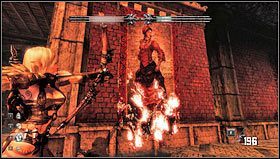 Rozbijając wszystkie trzy urny rozpalimy ogień w kominku [1], odpalmy od niego strzały i udajemy się w poszukiwaniu gobelinu z postacią kobiety [2] - Rozdział 4- Miasto Llyr | Opis przejścia Hunted Kuźnia Demona - Hunted: Kuźnia Demona - poradnik do gry