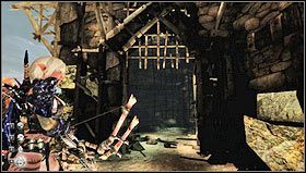 Zaraz przed drewnianymi drzwiami znajduje się krótka ścieżka [1] prowadząca do kryształu i skrzyni ze złotem - Rozdział 5- Mury Kala Moor | Opis przejścia Hunted Kuźnia Demona - Hunted: Kuźnia Demona - poradnik do gry