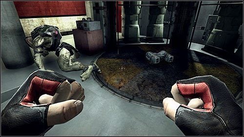 Po jej podniesieniu wyjedziesz windą na boisko, gdzie czeka na Ciebie Cykloid - 1. Duke Lives | Kampania w Duke Nukem Forever - Duke Nukem Forever - poradnik do gry