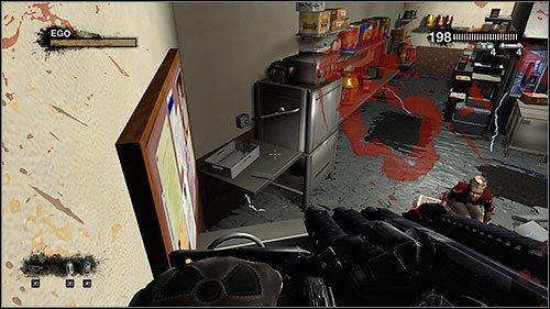 Na jednej z półek będziesz musiał przewrócić opartą o nią miotłę by dostać się na drugą stronę - 12.2. Duke Burger (2) | Kampania w Duke Nukem Forever - Duke Nukem Forever - poradnik do gry