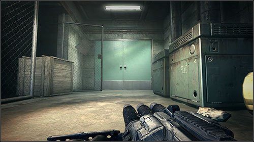 Dalej, wejdź do pomieszczenia nad zepsutym wózkiem widłowym - 18.1. The Forkstop (1) | Kampania w Duke Nukem Forever - Duke Nukem Forever - poradnik do gry