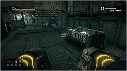 Na platformie suwnicy znajdziesz Devastatora i skrzynię z nieskończonym zapasem amunicji, więc rakiet do walki Ci nie zabraknie - 19. Generator Room | Kampania w Duke Nukem Forever - Duke Nukem Forever - poradnik do gry