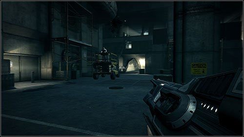 Wsiądź do podnośnika i ustaw go pod jednym z rusztowań tak, abyś mógł się na nie dostać i zabrać z niego beczkę - 21.1. The Clarifier (1) | Kampania w Duke Nukem Forever - Duke Nukem Forever - poradnik do gry