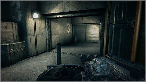 Po wrzuceniu jej na dźwig, do hali wlecą dwa latające tłuściochy - 21.1. The Clarifier (1) | Kampania w Duke Nukem Forever - Duke Nukem Forever - poradnik do gry