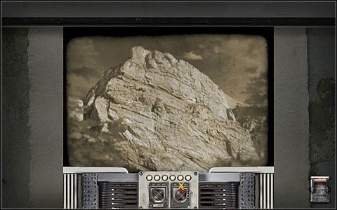 Kiedy na ekranie wokół widocznej na filmie jasnej skały pojawi się ciemne obramowanie, zatrzymaj widok prawym pokrętłem, ustawiając je pionowo, czyli na dwóch kreskach (kliknij na drugim oznaczeniu nad pokrętłem) - Metalowa skrzynka | Rozdział 2 | Black Mirror III - Black Mirror III - poradnik do gry