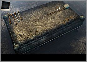 Teraz weź kość lewej (określenia stron podaję z perspektywy gracza) łopatki (2) i przymocuj ją z lewej strony kręgosłupa, w jego górnej części - Układanie szkieletu | Rozdział 6 | Black Mirror III - Black Mirror III - poradnik do gry