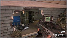 Po wyjściu na pierwsze piętro omijamy barykadę przechodząc przez kuchnię, a następnie przez dziurę w ścianie [1] przechodzimy do drugiego budynku - Poziom 04- Przedmieścia | Opis przejścia | FEAR 3 - F.3.A.R. - poradnik do gry