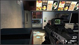 Znajdziemy się w pomieszczeniu, gdzie toczy się walka wojskowych z potworami - Poziom 07- Port | Opis przejścia | FEAR 3 - F.3.A.R. - poradnik do gry