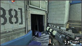 Naszą uwagę przykuje bestia, która utworzy nam dalsze przejście [1] - Poziom 07- Port | Opis przejścia | FEAR 3 - F.3.A.R. - poradnik do gry