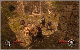 Na górze skręć w prawo (ważne jest, abyś zanim to uczynił wszedł w żółty punkt kontrolny zaznaczony na minimapie, ponieważ w innym przypadku nie załaduje się odpowiedni skrypt), przejdź przez przejście [1] i na placu zmasakruj wszystkich przeciwników włącznie z dowódcą [2] - Misja 11 - Gorejący las | Opis przejścia The First Templar - The First Templar - poradnik do gry