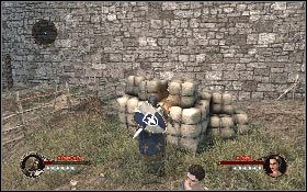 Na placu załatw wszystkich wrogów [1], a potem użyj pochodni stojącej przy rusztowaniu, aby podpalić zapasy z prawej [2] - Misja 18 - Dziedziniec zamkowy (2) | Opis przejścia The First Templar - The First Templar - poradnik do gry