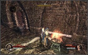 Aby dostać się do ostatniego posągu wróć na początek komnaty i udaj się na schody z prawej (pamiętaj, aby mieć przy sobie zapalaną pochodnię) - Misja 20 - Sanktuarium (2) | Opis przejścia The First Templar - The First Templar - poradnik do gry