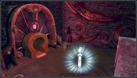 Za pomocą uruchomionego mechanizmu parowego wyskakujemy na górną platformę w kącie - Hatters Gate | Rozdział 1 - Hatters Domain | Alice Madness Returns - Alice: Madness Returns - poradnik do gry