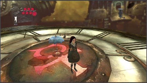 Gdy wyjedziemy na górę, na środku planszy leży Umbrella (parasol), stanowiący od tej pory naszą główną siłę defensywną - dzięki niemu będziemy w stanie bronić się przed ostrzałem wroga i odbijać pociski - About Face | Rozdział 1 - Hatters Domain | Alice Madness Returns - Alice: Madness Returns - poradnik do gry