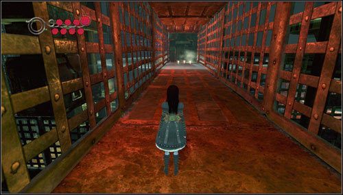 Teraz musimy pokonać trzy sekwencje uderzających w podłoże mosiężnych pięści - Cranking Up & Pressing Down (2) | Rozdział 1 - Hatters Domain - Alice: Madness Returns - poradnik do gry