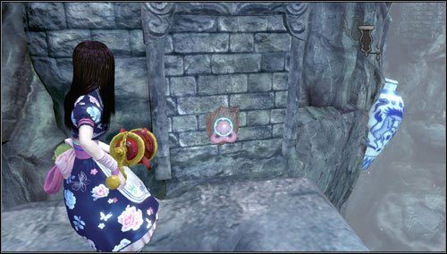 Wychodzimy przez otwartą bramkę na zewnątrz - Scroll of Happy Times (1) | Rozdział 3 - Oriental Grove | Alice Madness Returns - Alice: Madness Returns - poradnik do gry