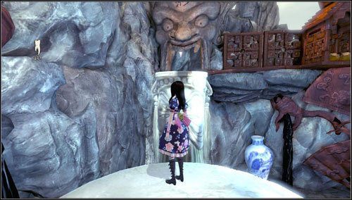 Przeskakujemy po kolumnach, które pojawiły się dzięki pociągnięciu za łańcuch, na drugą stronę i przechodzimy przez jaskinię - Monastery Shelf Valley (2) | Rozdział 3 - Oriental Grove | Alice Madness Returns - Alice: Madness Returns - poradnik do gry