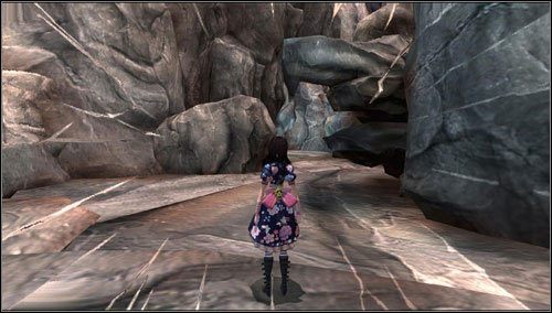 Po wylądowaniu na gruncie od razu obracamy się w prawo - idziemy ścieżką w kierunku mysiej dziurki - Trunk (1) | Rozdział 3 - Oriental Grove | Alice Madness Returns - Alice: Madness Returns - poradnik do gry