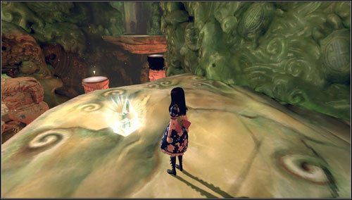 Nie wchodzimy do mysiej dziurki - idziemy korytarzykiem obok - Trunk (2) | Rozdział 3 - Oriental Grove | Alice Madness Returns - Alice: Madness Returns - poradnik do gry