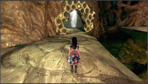 Wchodzimy do jaskini i niszczymy znajdujący się zaraz po lewej plaster miodu - Hellish Hive (2) | Rozdział 3 - Oriental Grove | Alice Madness Returns - Alice: Madness Returns - poradnik do gry